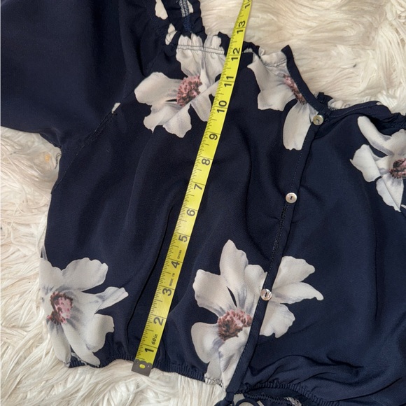 Fashion Nova Floral Top - Picture 5 of 6